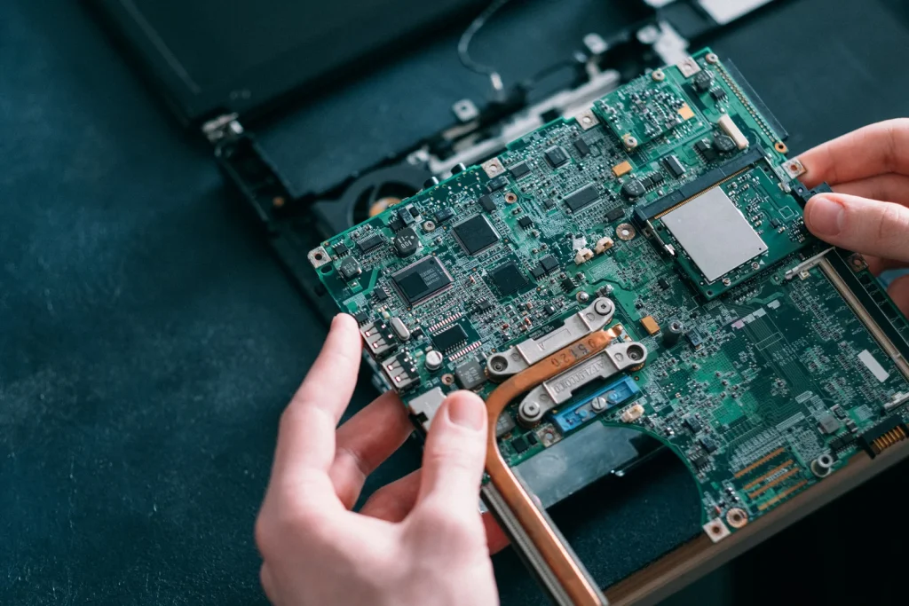 Why Supporting Local Computer Repair Shops Beats Big-Box Services